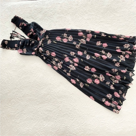 NWOT Lulus Loved By You Navy Blue Floral Pleated Chiffon Maxi Dress XSmall - Picture 2 of 8